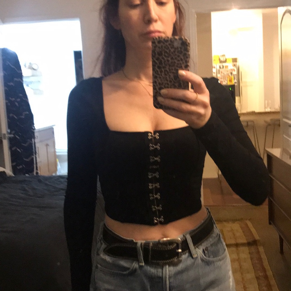 Black knit hook & eye crop top